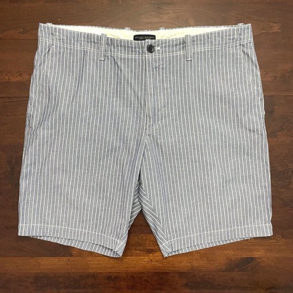 Banana Republic Mens Vintage Straight Flat Front Blue White Striped Shorts 38 - Picture 1 of 8